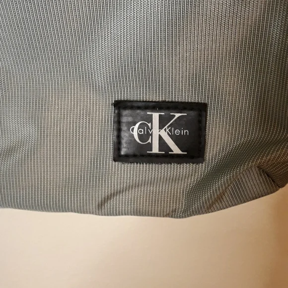 Calvin Klein Crossover Bag - Picture 4 of 9